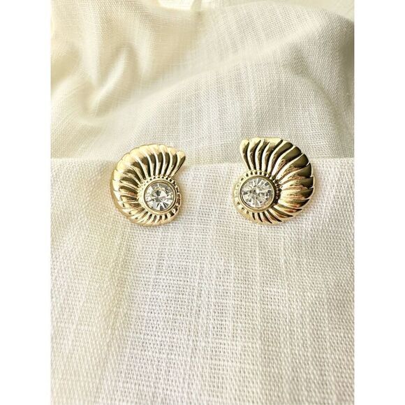 Sparkly seashell gold color stud earrings ￼ - Picture 2 of 4